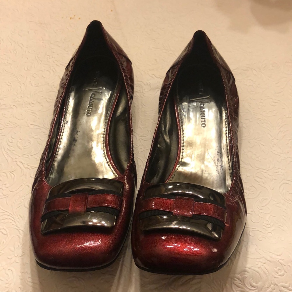 Vince V Camuto wine color